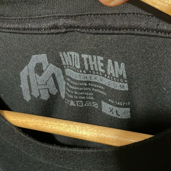 Astro man uppercutting a Alien 👽 Tee 🔥 - Picture 4 of 6